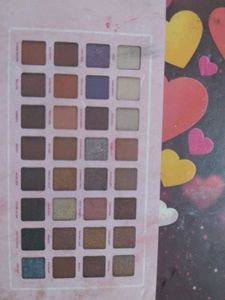 beautiful Dubai eye shadow