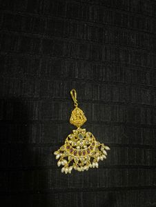 Exquisite Gold Maang Tikka with Pearls