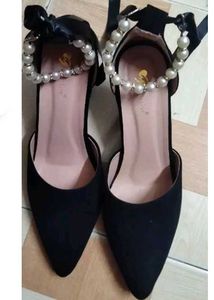 Elegant Black Heels with Pearl Anklet