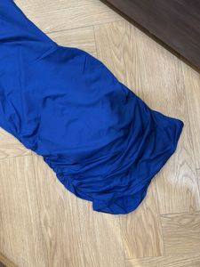 blue dress