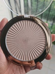 Revolution Skin Kiss Highlighter