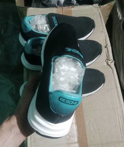 NEW NO USED CASUAL SHOES FOR MAN,