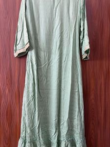 Elegant Green Embellished Embroidered Kurta