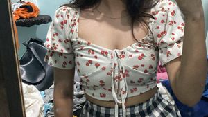 Floral Puff Sleeve Crop Top