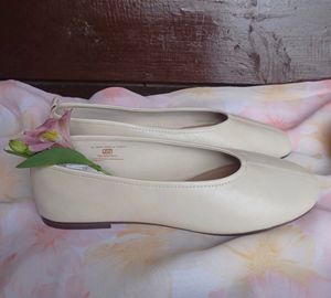 H&amp;M Stylish Cream Ballet Flats
