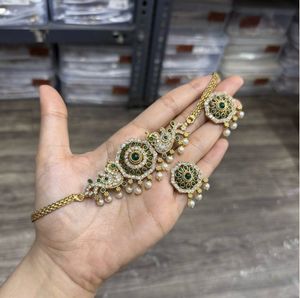 Elegant Kundan Necklace &amp; Earring Set