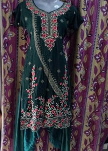 Elegant Green Embroidered Salwar Kameez