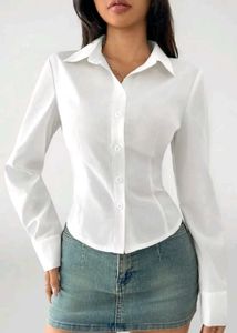 Chic White fitted cropped shirt