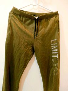 💚Olive Green Joggers printed"LIMITLESS"