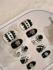 Monochrome Press-On Nails😍♥️
