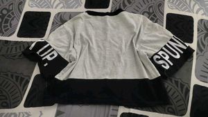 Y2K Grey Graphic Crop Tee 🖤
