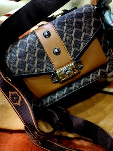 Sling Bag....Look Like Mk