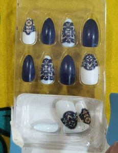 Press-On Nails - Elegant Blue & White Design