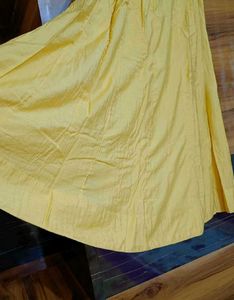 floor touch yellow gown