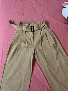 Stylish Wide-Leg Trousers with Belt