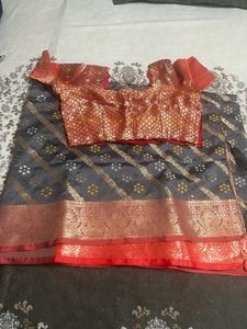 Elegant Grey Bandhani Saree with Blouse