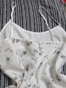 🤩🥳Floral Chiffon Top🍓