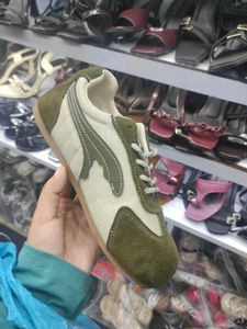 Stylish Green &amp; Cream Sneakers🎀