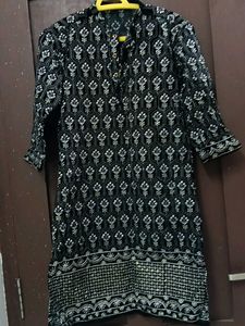 Stylish Black &amp; White Printed Kurta