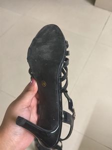Elegant Black Heels(nevr used outside)