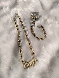 Elegant Beaded Jewelry Set with bracelet