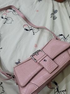 Chic Pink Croc-Embossed Shoulder Bag