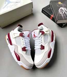 Nike Air Jordan 4 Retro