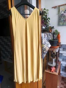 Vintage Chic Yellow V-Neck Midi Dress