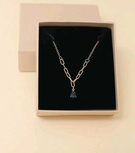 Elegant Blue Pendant Necklace