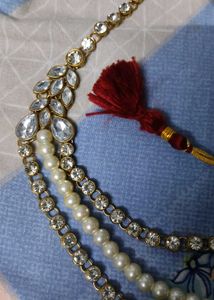 • Elegant White Kundan &amp; Pearl Necklace Set with E