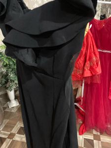 Elegant Black Off-Shoulder Ruffle Dress🦋🎀