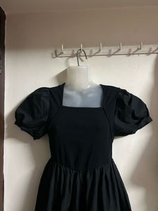 Chic Black Puff Sleeve Dress