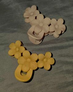 set of 2 Cute Flower Hair Claw Clips