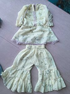 Girls' Clothing Set - Cute &amp; Stylish!