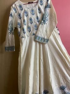 Elegant Cream Kurta with Blue Floral Embroidery
