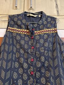 Stylish Sleeveless Printed Kurta