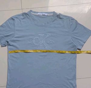 🚫 Price Drop Calvin Klein Jeans T-Shirt