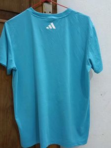 Adidas T-Shirt