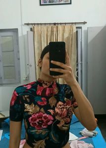 Floral Printed Crop Top 🌸