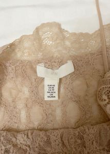 DISCOUNT 🎉H&amp;M Lace trimmed cami top