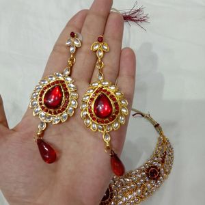 Kundan Set With Tika And Earnings