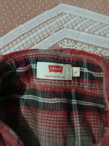 Levi's Plaid Button-Up Shirt