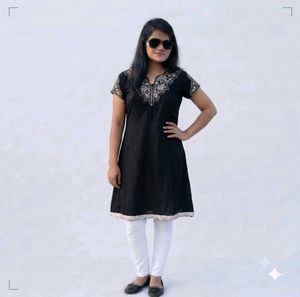 Elegant Black Embroidered Kurta