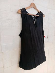Chic Black Lace Detail Sleeveless Top