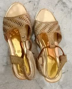 Golden Sandel
