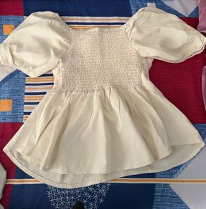Cream Puff Sleeve Square Neck Top