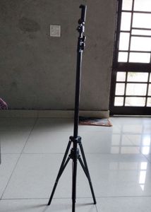 7 ft. Extendable Tripod Stand