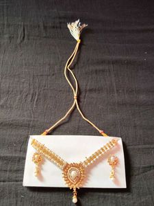 Elegant Pearl &amp; Gold Necklace Set