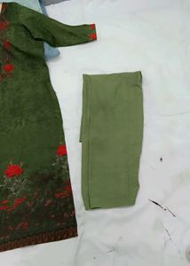 Green Kurta Set with Red Floral