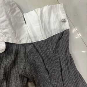 Chic Grey &amp; White Collared Top